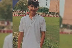 पेटीज खाने के बाद 12वीं के छात्र की संदिग्ध मौत, स्कूल में परिजनों ने किया हंगामा