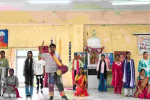 रंगमंच के जरिए भूगोल की पाठशाला, छात्राओं ने अभिनय से पर्यावरण और प्रकृति का महत्व समझाया