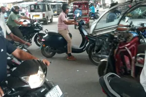 छावनी चौराहे पर दोपहर में लगा लंबा जाम : घंटों फंसे वाहन, राहगीर रहे परेशान