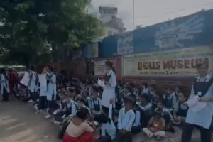 मूक-बधिर विद्यालय के छात्र सड़क पर, टीकाराम जूली ने भाजपा सरकार पर लगाया असंवेदनशीलता का आरोप 