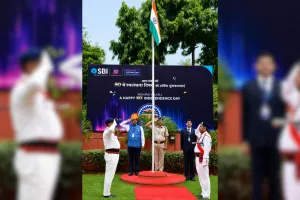 एसबीआई जयपुर मंडल में हर्षोल्लास से मनाया 80वां स्वतंत्रता दिवस, मुख्य महाप्रबंधक ओंकार नाथ चौधरी ने किया ध्वजारोहण