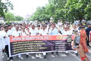 स्कूलों की जर्जर हालत और एंट्री बैन पर कांग्रेस विधायकों का विधानसभा घेराव, काली पट्टी बांधकर विधायकों ने निकाला पैदल मार्च