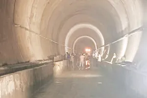 इंदौर-दाहोद नई रेल लाइन परियोजना : सुरंग निर्माण ने पकड़ी रफ्तार, लाइनिंग पूरी, ट्रैक बिछाने का काम जारी