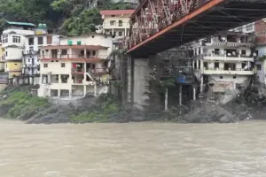 उत्तराखंड में आफत की बारिश! भारी जल प्रपात से नदियां खतरे के निशान पर, प्रशासन अलर्ट मोड़ पर
