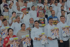 कांग्रेस विधायकों ने विधानसभा परिसर में किया विरोध प्रदर्शन, जोर-जोर से की नारेबाजी