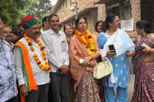 कलेक्ट्रेट में लगा नामांकन भरने वालों का मेला, भाजपा और कांग्रेस प्रत्याशियों ने बिना सूची जारी हुए भरे नामांकन 