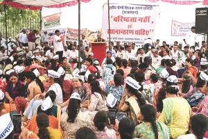 तृतीय शिक्षकों ने स्थानांतरण नहीं होने पर खोला शिक्षा मंत्री के खिलाफ मोर्चा, आंदोलन को हल्के में न ले : कांग्रेस