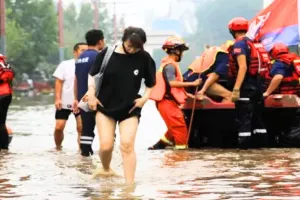 जापान में बारिश से हाहाकार! भूस्खलन और बाढ़ से 8 लोगों की मौत, अलर्ट जारी
