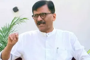 संजय राउत ने शिंदे-भाजपा गठबंधन पर साधा निशाना : प्रशासन में भ्रष्टाचार फैलाने का लगाया आरोप, कहा- मंदिर में हेराफेरी जैसे सनसनीखेज दावों ने खोले टकराव के कई मोर्चे