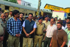 नेपाल में फ्लैश फ्लड में फंसे महाराष्ट्र के 100 तीर्थयात्री : बिहार सरकार ने निकाला सुरक्षित, ट्रेन से महाराष्ट्र के लिए रवाना