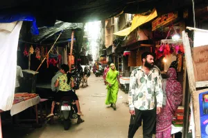 समस्याओं में उलझा किशनपोल विस क्षेत्र : तंग गलियां, अतिक्रमण और तारों का जाल, अवैध पार्किंग से जाम