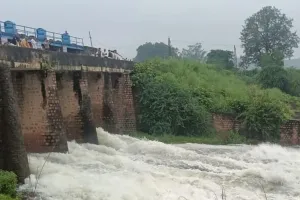 बारिश के बाद बांध में पानी की आवक : बहाव क्षेत्र के करीब 50 गांवों के लिए चेतावनी जारी, कभी भी खुल सकते हैं बांध के गेट