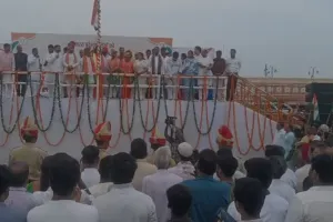 बड़ी चौपड़ पर सत्ता पक्ष ने फहराया तिरंगा, राष्ट्रगीत को लेकर हुई चूक पर मदन राठौड़ ने मांगी माफी
