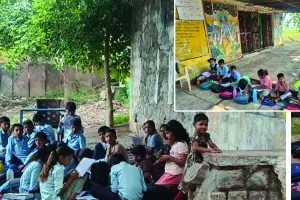 सरकारी स्कूलों की बदहाल तस्वीर, कहीं टीनशेड के नीचे तो कहीं मंदिर परिसर में चल रहे स्कूल