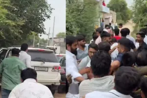 स्कूल का निरीक्षण करने पहुंची CJP का विरोध : ग्रामीणों ने टीम को घेरकर बरसाए पत्थर, आशुतोष रांका का आरोप- भाजपा कार्यकर्ताओं ने की मारपीट