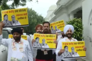 आप विधायकों ने विधानसभा में दवा घोटाले को लेकर किया प्रदर्शन : भाजपा के खिलाफ नोरबाजी, स्वास्थ्य मंत्री के इस्तीफे की मांग