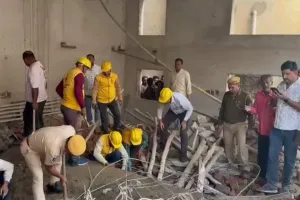 अलवर में छत गिरने के हादसे ने खोली निर्माण गुणवत्ता की पोल, मकान मालिक ने सीमेंट कंपनी पर उठाए सवाल