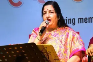 गुलाबी नगरी में भक्ति की शाम: अनुराधा पौडवाल ने कृष्ण भजनों से बांधा समां, 'हरे कृष्ण' गूंज से झूम उठा सभागार