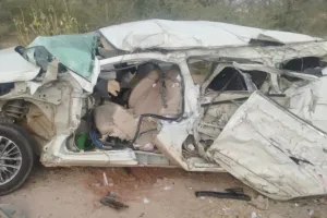 बीकानेर में दर्दनाक सड़क हादसा: करणी माता के दर्शन को जा रही कैंपर बस से टकराई, युवक की मौत; 9 श्रद्धालु घायल