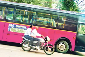 असर  खबर का : शहर की सड़कों पर अब नजर आई वातानुकूलित ई बसें