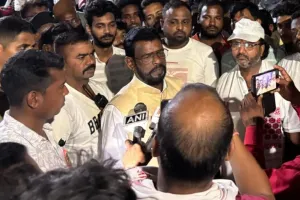 लातेहार हादसा: मौत के मलबे में अपनों को तलाशते लोगों के बीच पहुंचे सांसद बैद्यनाथ राम, दर्द देख नम हुईं आंखें ; राज्यसभा सांसद ने लिया राहत-बचाव कार्य का जायजा