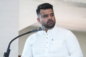 जेल में प्रज्वल का ‘मोबाइल कनेक्शन’! बैरक से फोन बरामद, CCB ने दर्ज किया केस