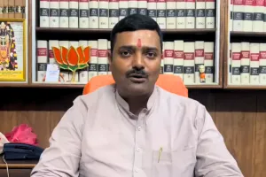 BJP का SP पर हमला: गोवंश संरक्षण के मुद्दे पर विरोध की राजनीति कर रहे अखिलेश यादव, त्रिपाठी ने कहा- योगी सरकार ने गोवंश की सुरक्षा के उठाए जरूरी कदम