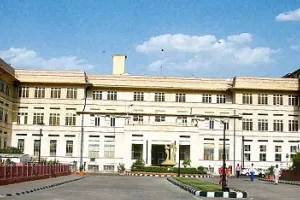 एसएमएस अस्पताल में विरोध प्रदर्शन : 50 से ज्यादा फार्मासिस्टों ने किया अधीक्षक का घेराव, अतिरिक्त अधीक्षक पर कार्रवाई की मांग