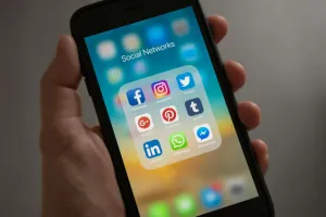 इस देश में 16 साल से कम उम्र के बच्चों के सोशल मीडिया इस्तेमाल पर रोक की तैयारी, कंपनियों पर भारी जुर्माने का प्रस्ताव