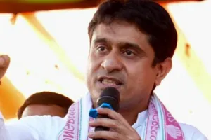 प्रयागराज में 'छात्रों की गूंज' से बौखलाई भाजपा : रात के अंधेरे में लगाए प्रोपेगैंडा बैनर, चिब बोले- जितनी तिकड़में अपनानी हैं, अपना लो; छात्र देंगे जवाब