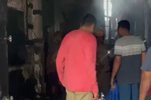 तारापीठ मंदिर के पास होटल में लगी भीषण आग: 7 लोगों की दर्दनाक मौत, कई श्रद्धालु कमरों में फंसे ; रेस्क्यू जारी