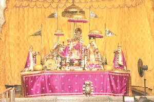 जन्माष्टमी : रात बारह बजे होगा योगेश्वर श्रीकृष्ण का जन्म,श्रद्धालुओं को 13 घंटे देंगे दर्शन