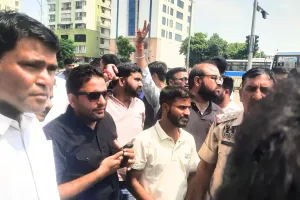 नगर निगम चुनाव: वार्ड 24 के कार्यकर्ताओं ने मतगणना परिसर के बाहर किया विरोध प्रदर्शन