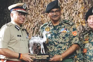 सीमा से पुलिस लाइन तक डीजीपी का दौरा, जवानों से संवाद से लेकर बच्चों की पढ़ाई तक परखी व्यवस्थाएं