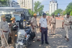 महापौर चुनाव के मतदान की तैयारी शुरू, निगम कार्यालय के बाहर पुलिस जाप्ता तैनात