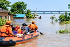 बिहार में बाढ़ का खतरा बरकरार ! कई नदियां खतरे के निशान से ऊपर, गंगा समेत प्रमुख नदियों में जलस्तर घटने से राहत के संकेत