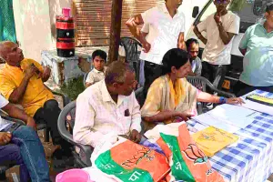 नगर निगम चुनाव : विद्याधर नगर में छह घंटे बाद मतदान का उत्साह, वोटर लिस्ट में नाम नहीं मिलने से मतदाता परेशान