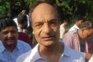 जयपुर में मर्सिडीज से युवक के अपहरण की कोशिश, हादसे के बाद नाले में गिरी कार 