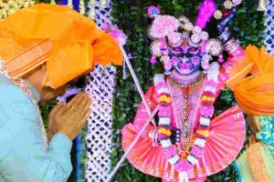 मुख्यमंत्री भजनलाल शर्मा ने पूंछरी का लौठा स्थित श्रीनाथजी मंदिर में किए दर्शन, मुकुट मुखारविंद मंदिर में श्री गिरिराज जी का किया अभिषेक