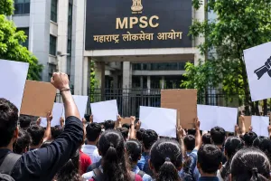 MPSC अभ्यर्थियों का पुणे में प्रदर्शन, चेयरमैन के इस्तीफे और भर्ती परीक्षाओं में पारदर्शिता की मांग; पेपर लीक की जांच पर जोर