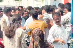 वार्ड 87 में मतदान के दौरान हंगामा, भाजपा-कांग्रेस कार्यकर्ताओं में चले लात-घूंसे
