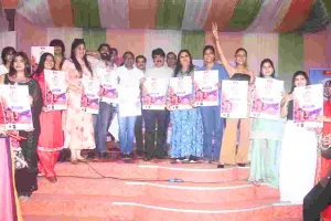 गरबा डांडिया उत्सव 2026 का पोस्टर विमोचन, फिल्म-फैशन जगत की मौजूदगी में हुआ आयोजन