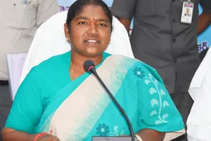 सीताक्का की कांग्रेस नेताओं को दो टूक, कहा- आलाकमान के फैसले मानें, सीमा लांघने वालों को भुगतने होंगे परिणाम