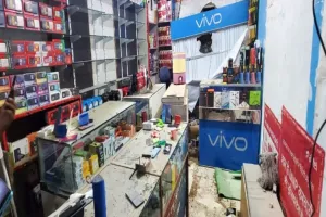 उदयपुर में मोबाइल दुकान में बड़ी चोरी का खुलासा: पुलिस ने दो शातिर आरोपियों को गिरफ्तार किया, लाखों का सामान बरामद