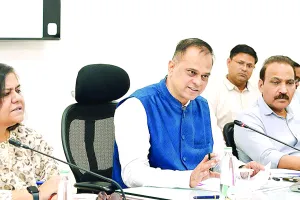 एनसीआर में प्रदूषणकारी वाहनों पर कसेगा शिकंजा : पेट्रोल पंपों पर लगेंगे ईवी चार्जिंग स्टेशन, यातायात जाम से होने वाले प्रदूषण पर प्रभावी नियंत्रण के निर्देश