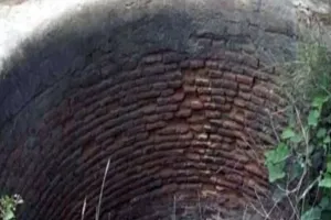 व्यक्ति की आत्महत्या का मामला गरमाया : परिजनों का शव लेने से इनकार, आरोपियों की गिरफ्तारी की मांग को लेकर दिया धरना