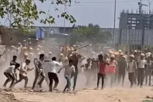 गुरुग्राम में 19वीं मंजिल से गिरे 2 मजदूर : एक बीच में अटका, दूसरे की मौत