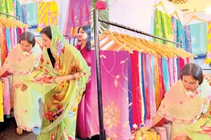 प्रदर्शनी में दिखी राजस्थानी फैशन और कला की झलक, फैशन प्रेमियों की उमड़ी भीड़