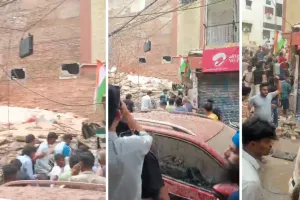 दिल्ली के सत्य निकेतन में अचानक गिरी इमारत: मलबे में कई लोगों के दबे होने की आशंका, दमकल की कई गाड़ियां मौके पर पहुंचीं