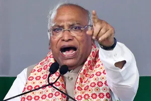 सरकार की कठपुतली बनकर काम नहीं करे चुनाव आयोग : हर नागरिक का वोट सुरक्षित करना जरुरी, खड़गे बोले- देश के लोकतंत्र और संविधान को बचाना कांग्रेस की जिम्मेदारी